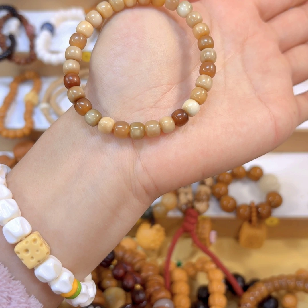 星月菩提吊坠龙脊玉华老型