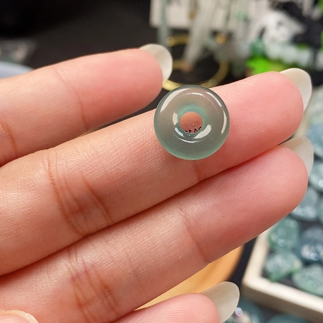 翡翠未镶嵌颈饰冰种甜甜圈