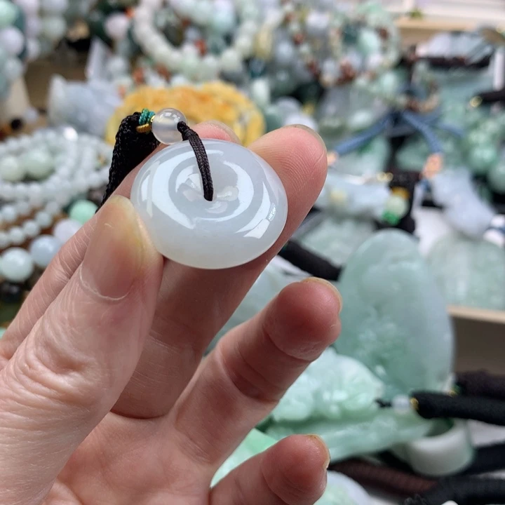 翡翠未镶嵌颈饰吊坠