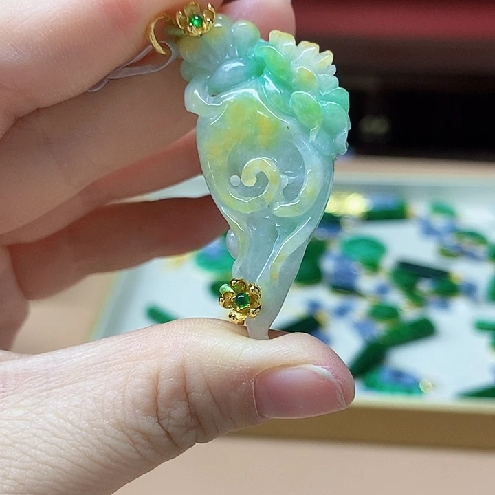 翡翠未镶嵌颈饰吊坠