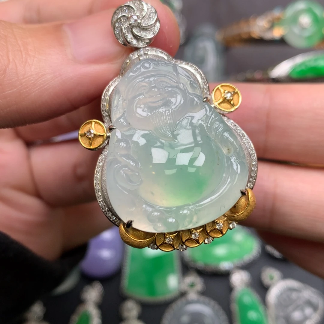 翡翠18K金镶嵌颈饰