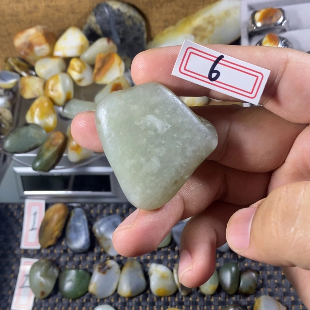 和田玉（糖玉）未镶嵌挂件