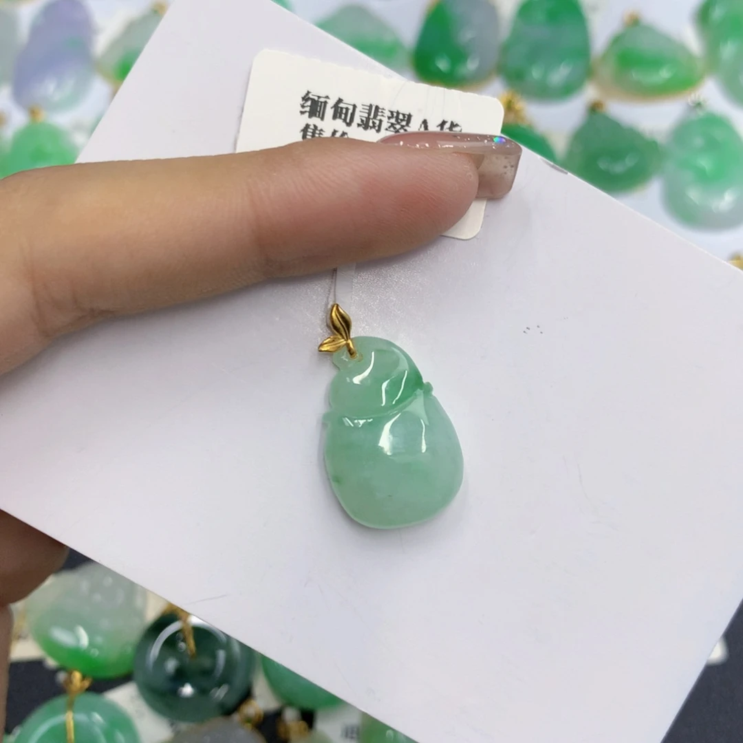 翡翠18K金镶嵌颈饰翡翠