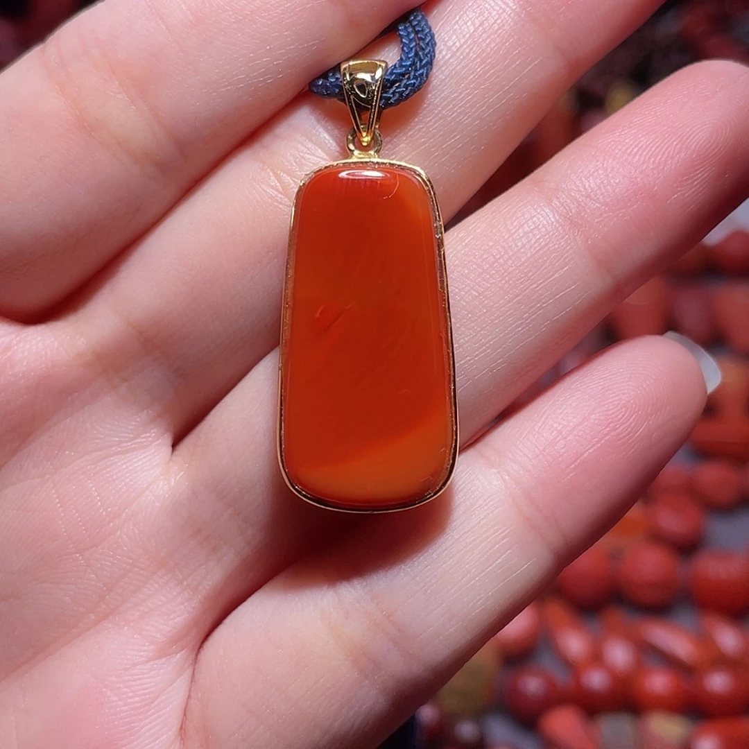 南红玛瑙未镶嵌配饰有瑕疵