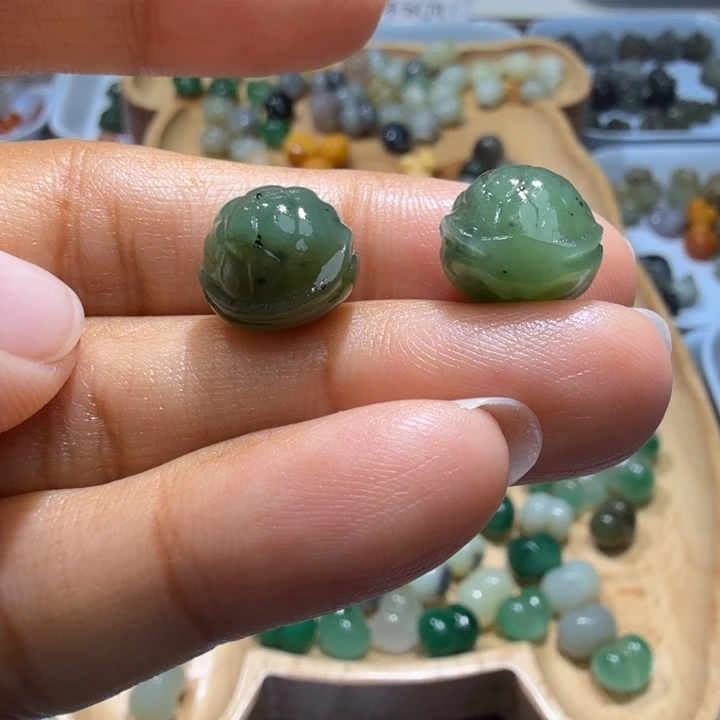 和田玉未镶嵌珠宝半成品右面送