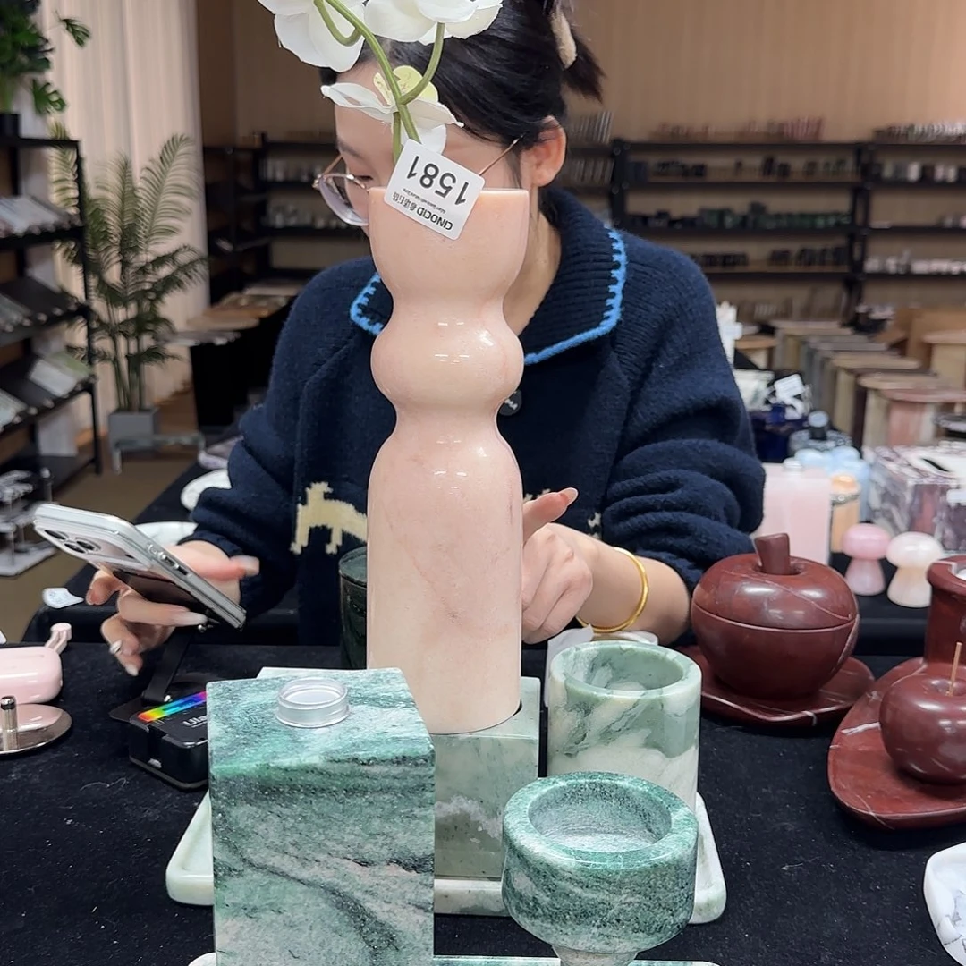 1581烟粉咕噜花瓶福利