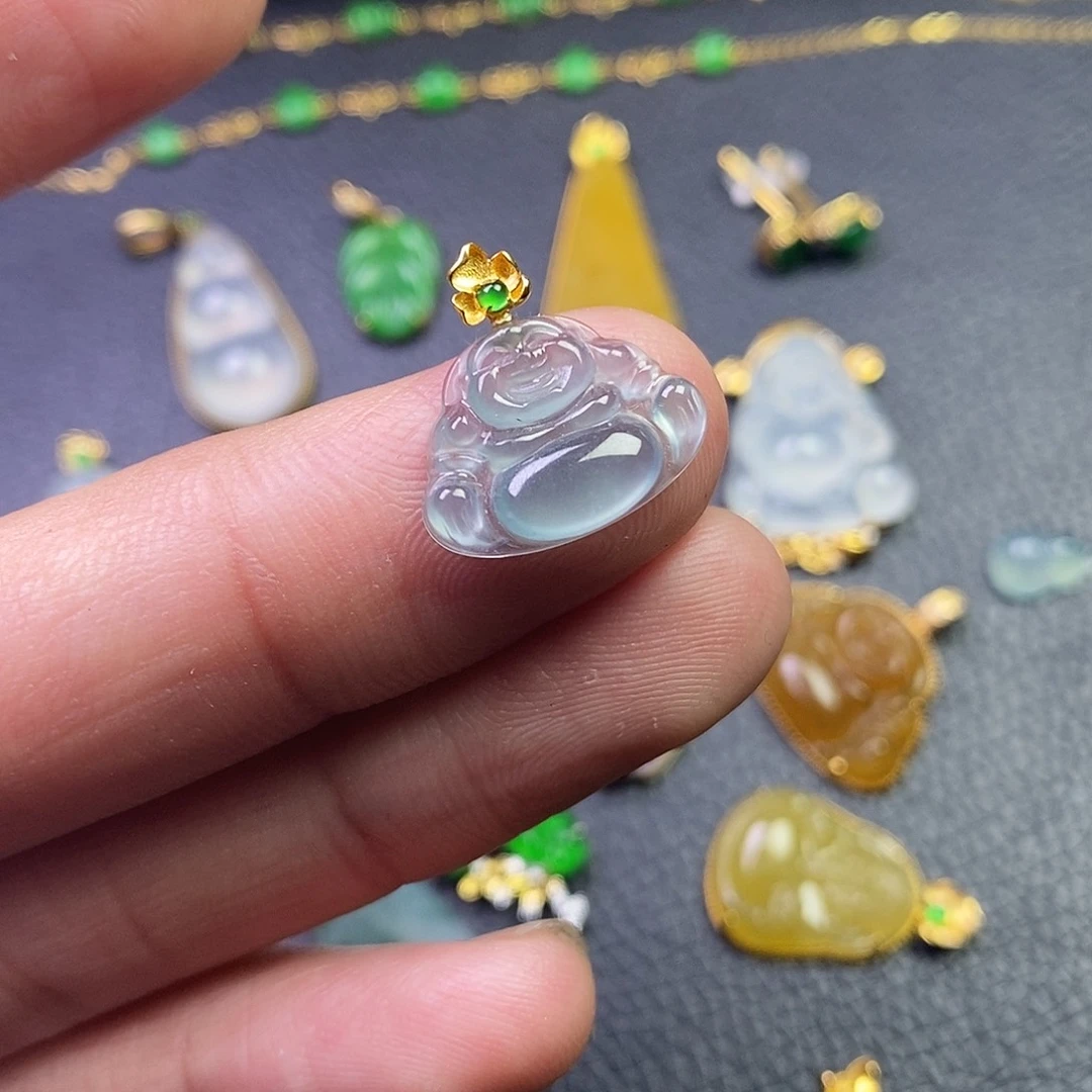 颈饰18K金镶嵌翡翠