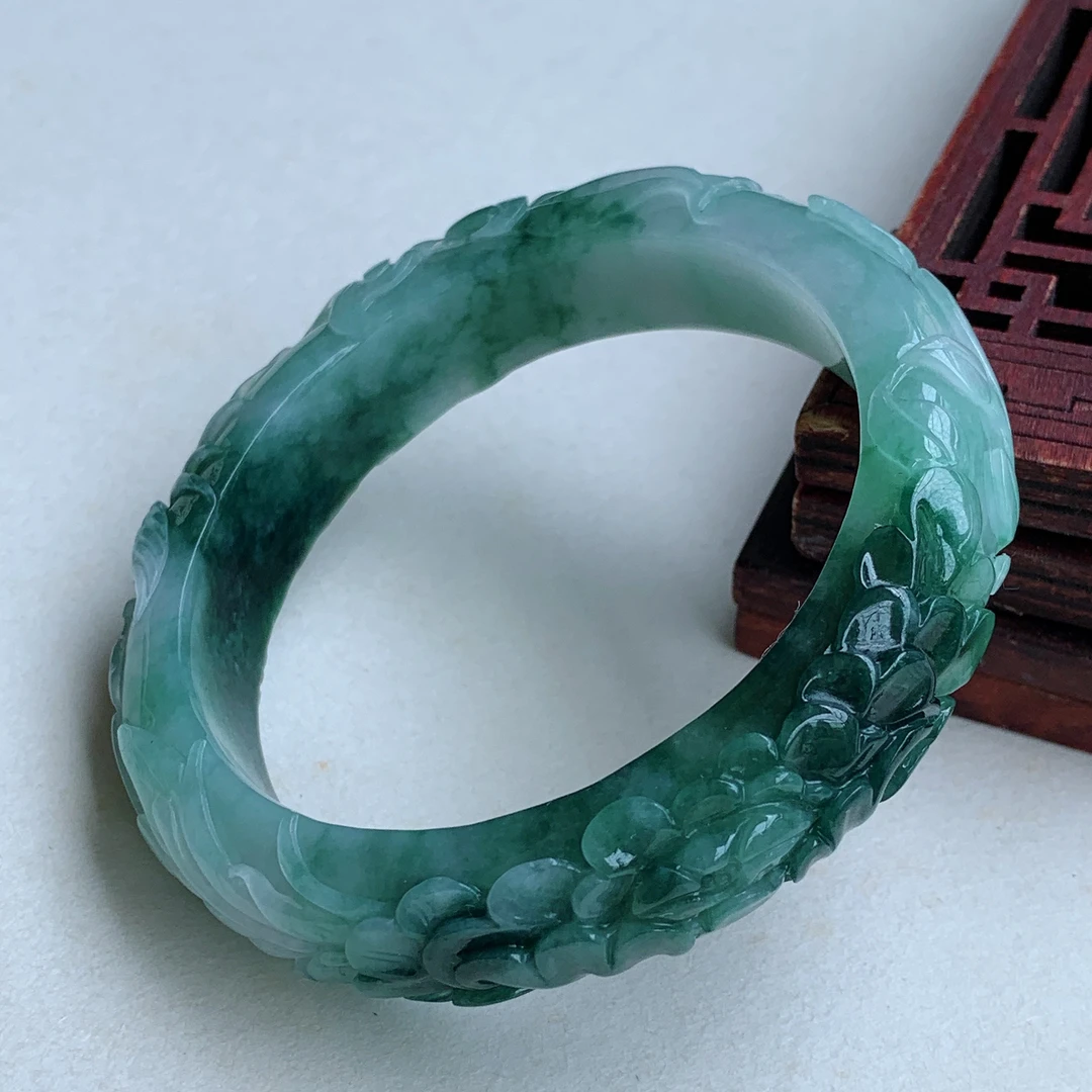 翡翠玉手镯a货飘蓝绿花凤穿牡丹雕花手镯圈口54mm女款百搭气质