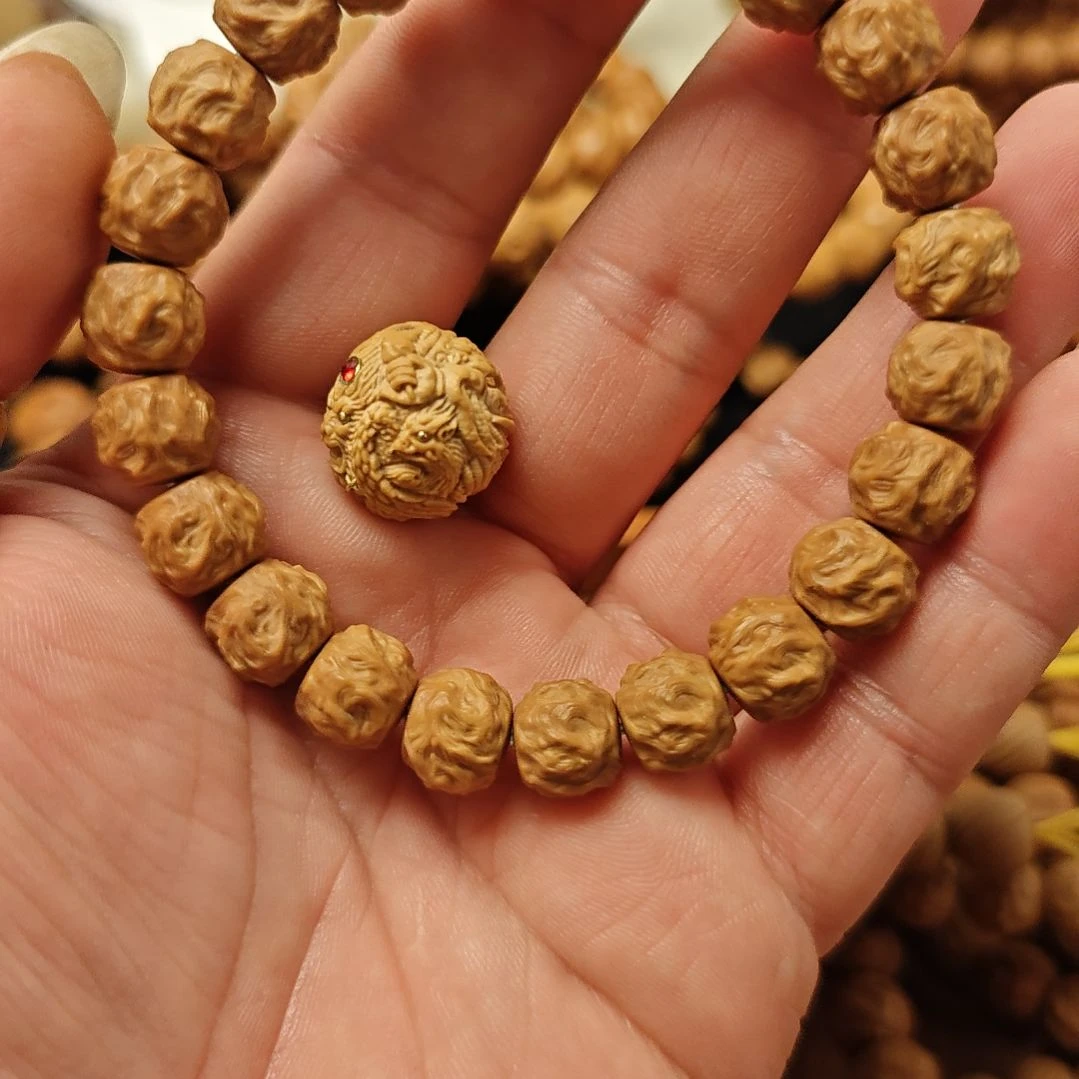 谁****猴头核桃手串龙蛇