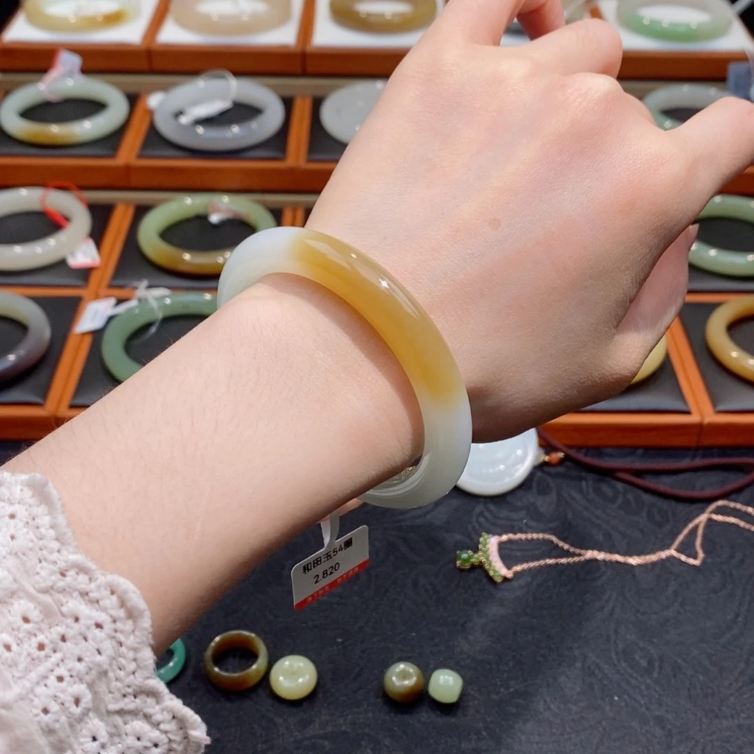 和田玉手镯未镶嵌