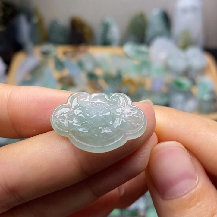 颈饰未镶嵌翡翠如意锁