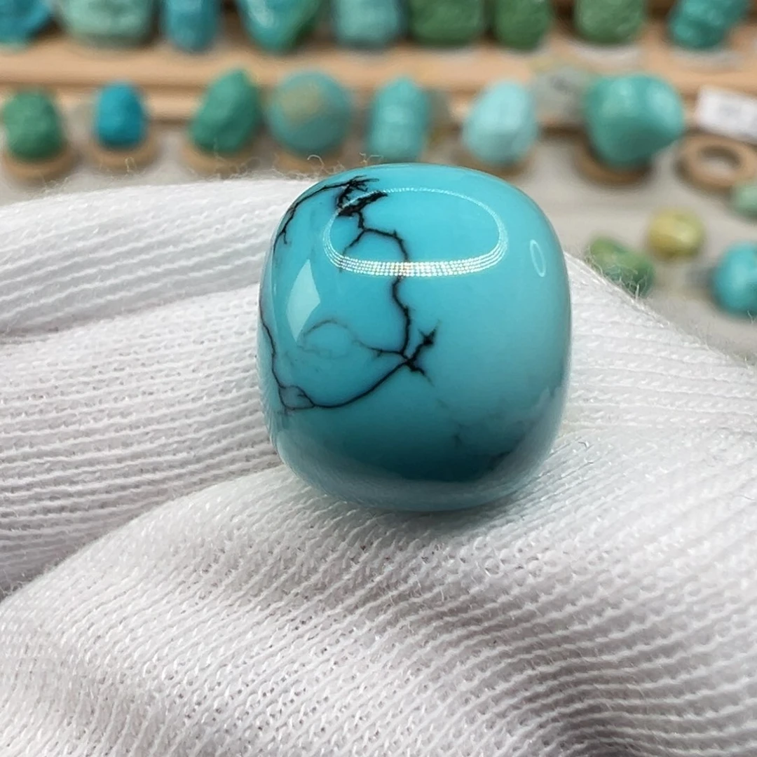 绿松石配饰未镶嵌半***?