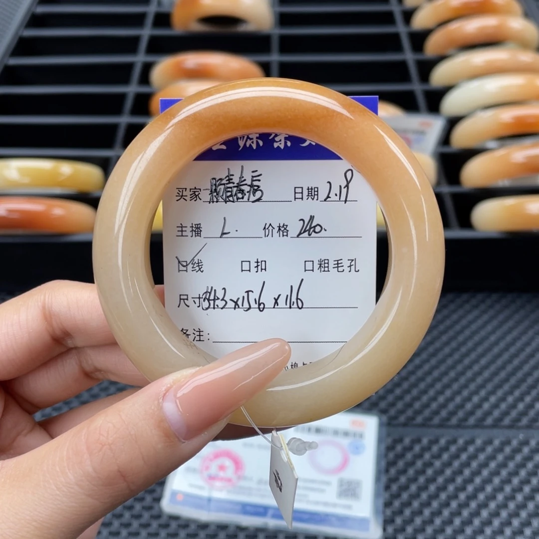 石英质玉手镯未镶嵌一****.