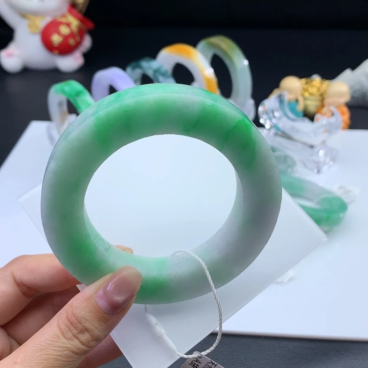 未镶嵌手镯定制翡翠