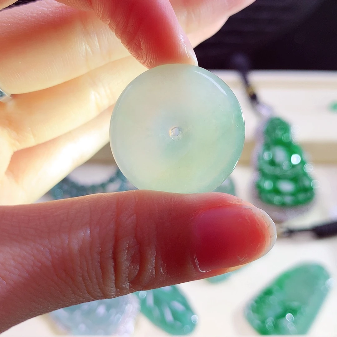 颈饰未镶嵌翡翠天然