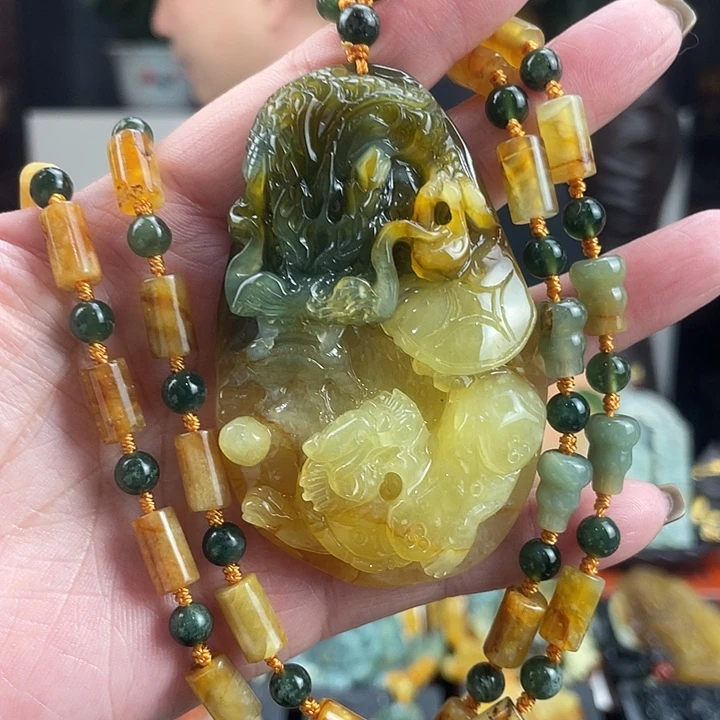 蛇纹石玉未镶嵌颈饰