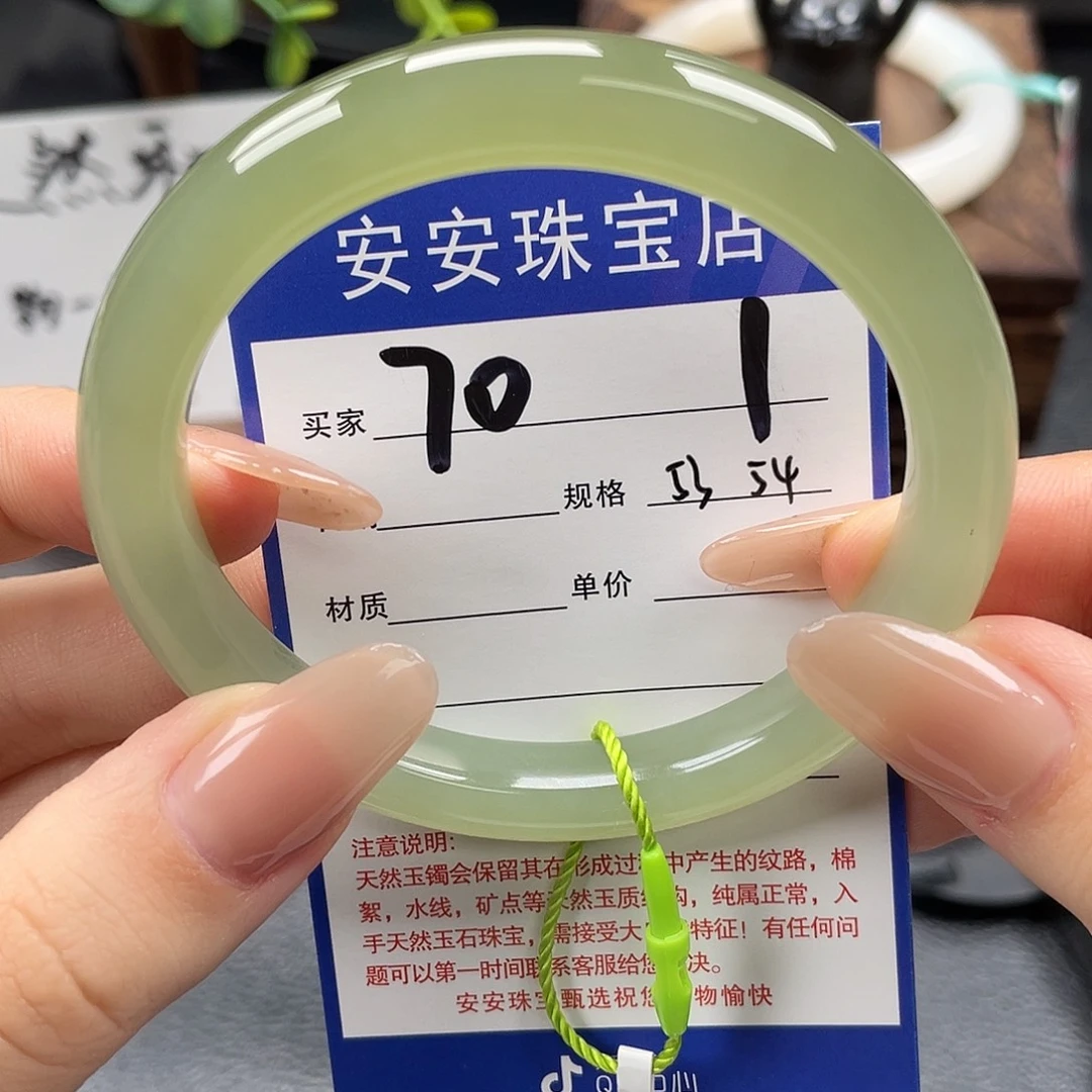 和田玉未镶嵌手镯