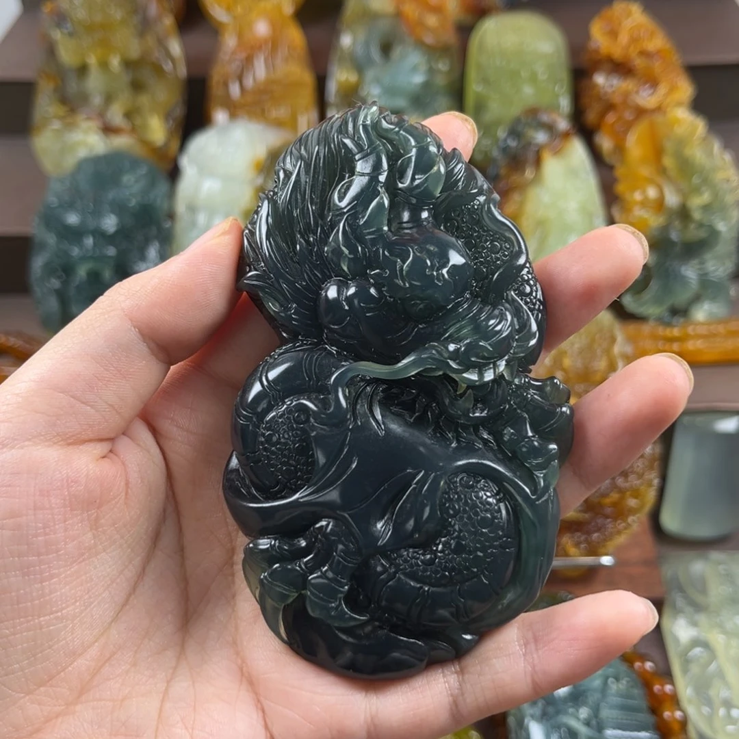 蛇纹石玉未镶嵌颈饰墨*