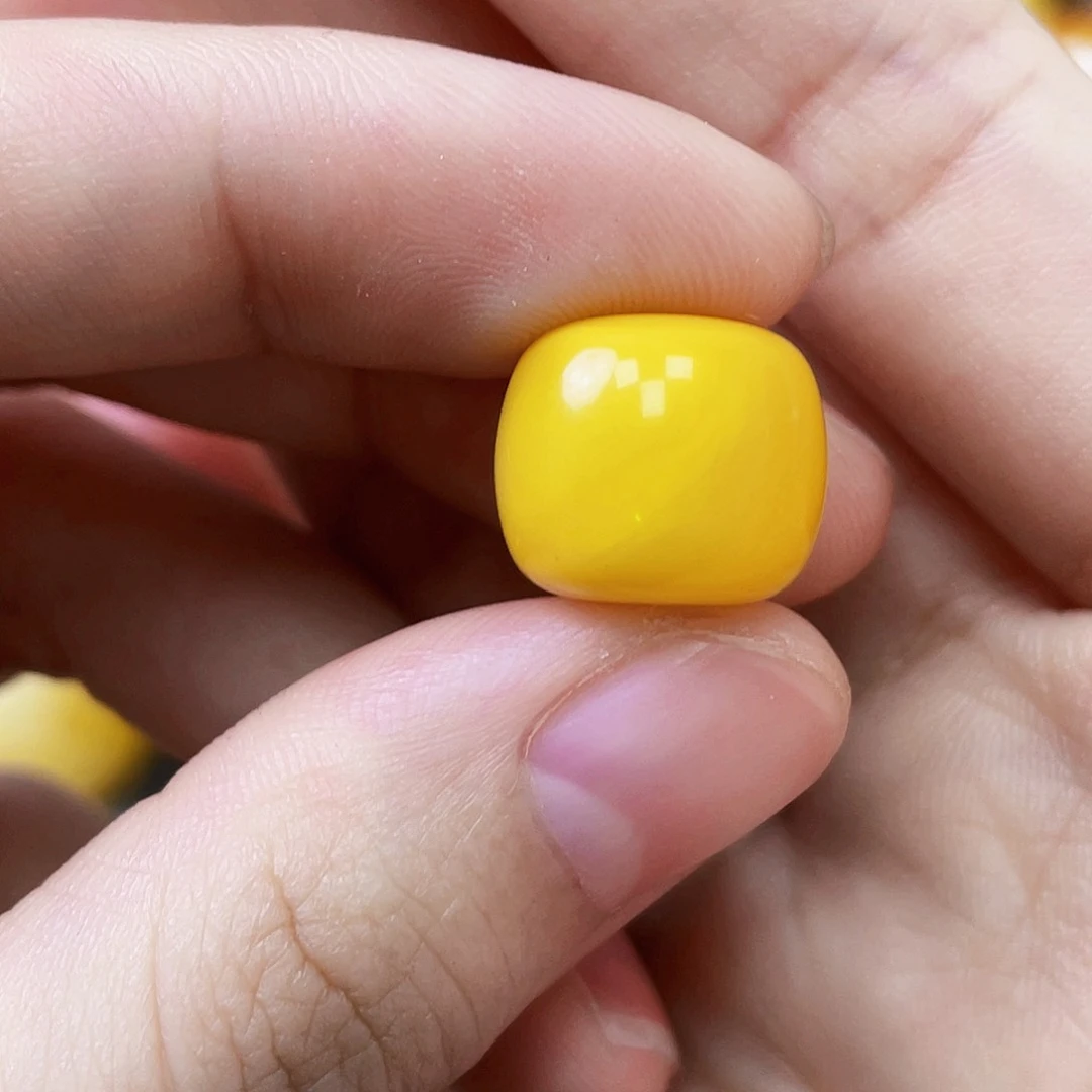 未镶嵌琥珀珠宝奇石13.6*11.6mm氧化浓蜡鸡油黄
