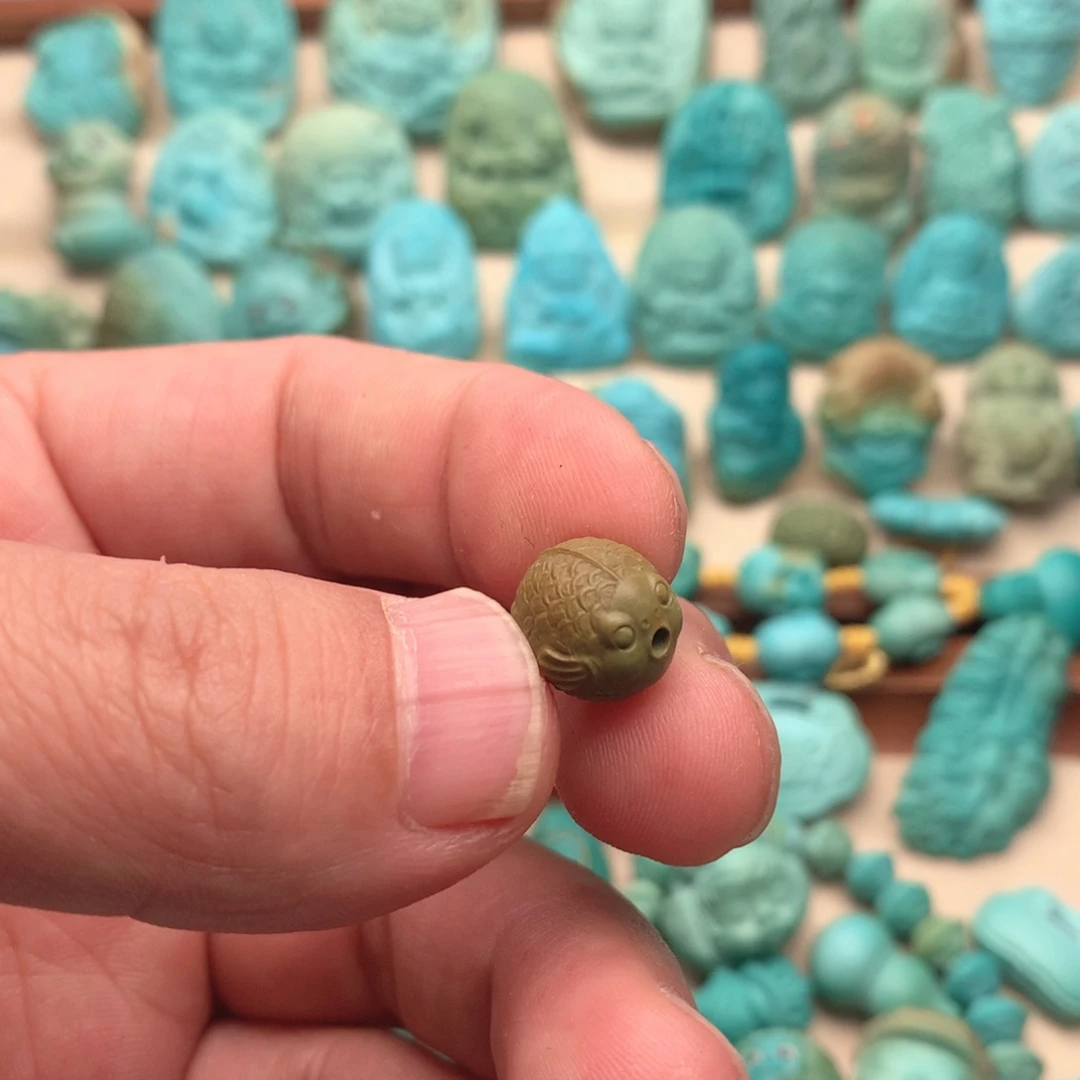 绿松石未镶嵌颈饰