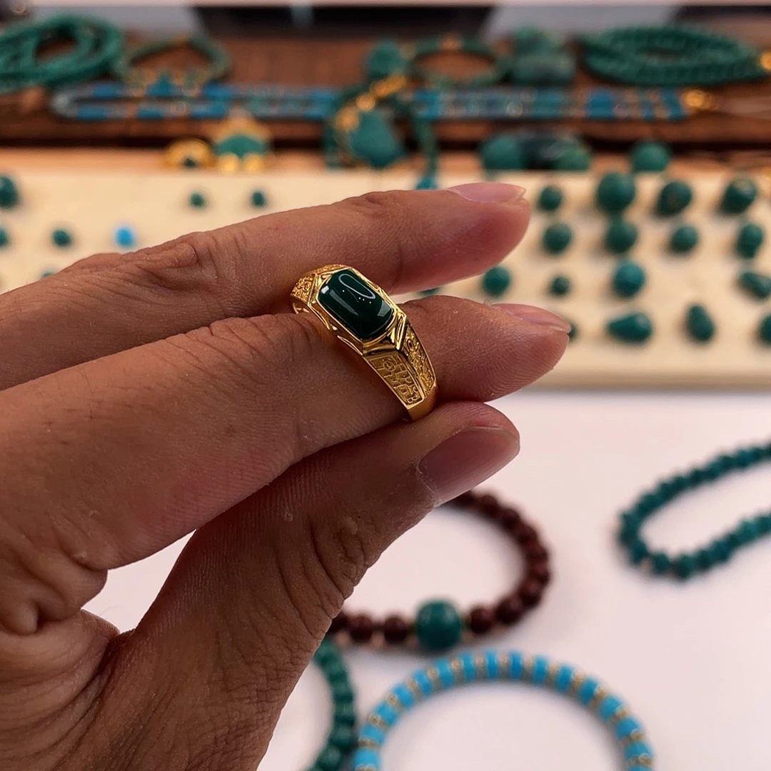 绿松石未镶嵌颈饰