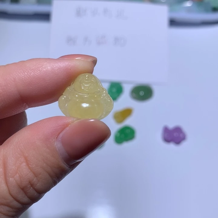 翡翠未镶嵌颈饰小佛公