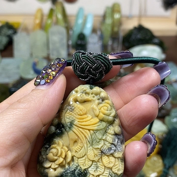 蛇纹石玉吊坠未镶嵌