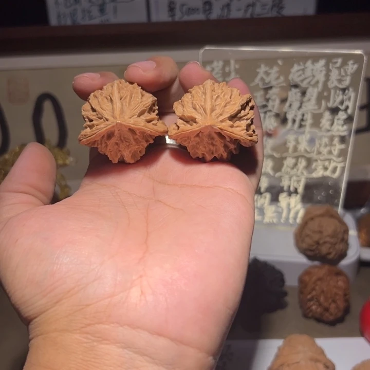 文玩核桃吊坠边38高44盘山三棱