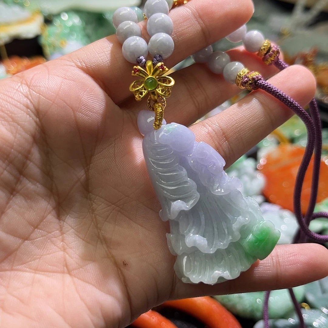 翡翠未镶嵌颈饰待编织