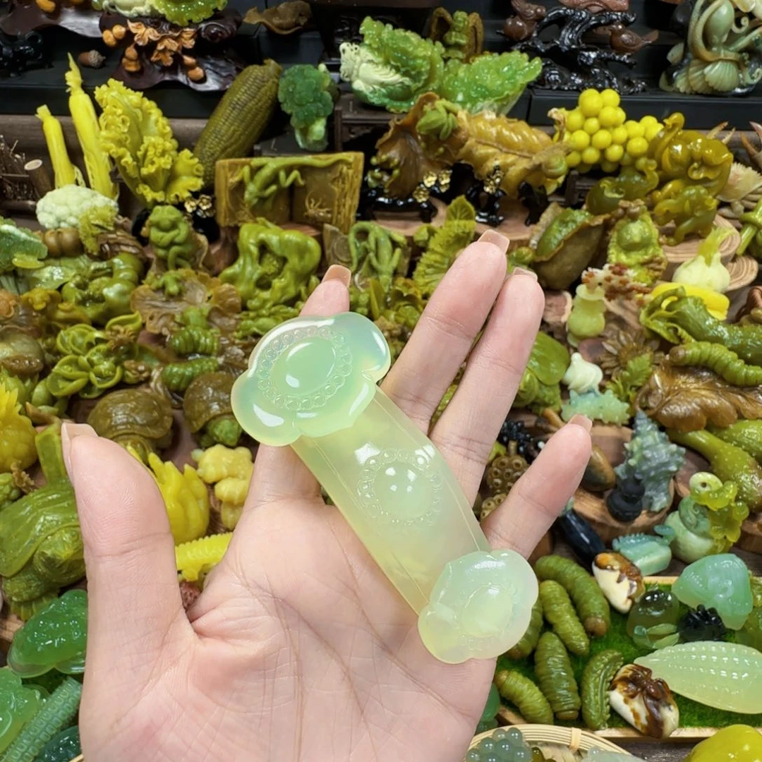 鸿***绕蛇纹石玉未镶嵌摆件