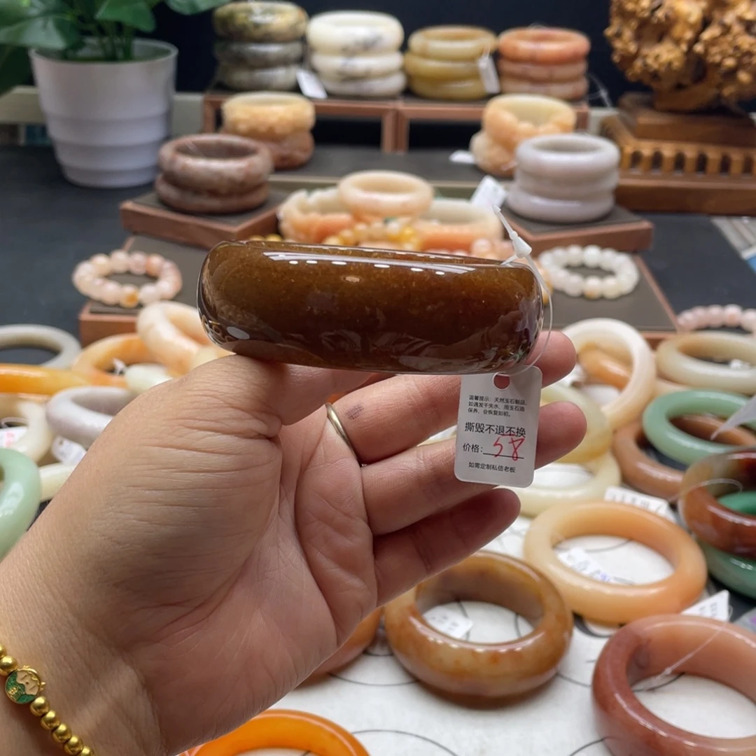 萱***轩石英岩玉未镶嵌手镯