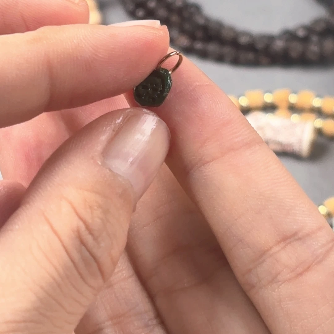 泥塑尸陀林侧挂骷髅