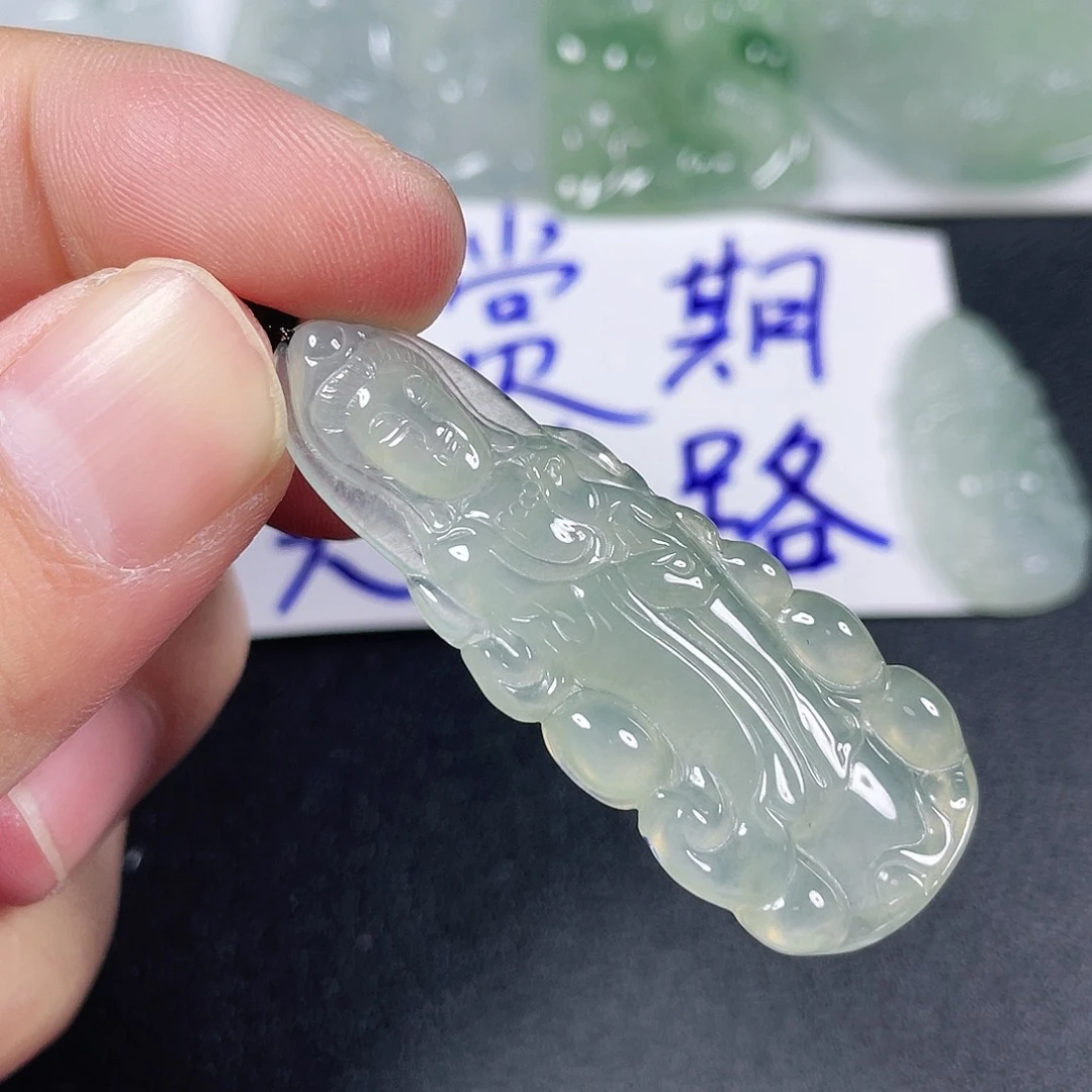 颈饰未镶嵌翡翠…………
