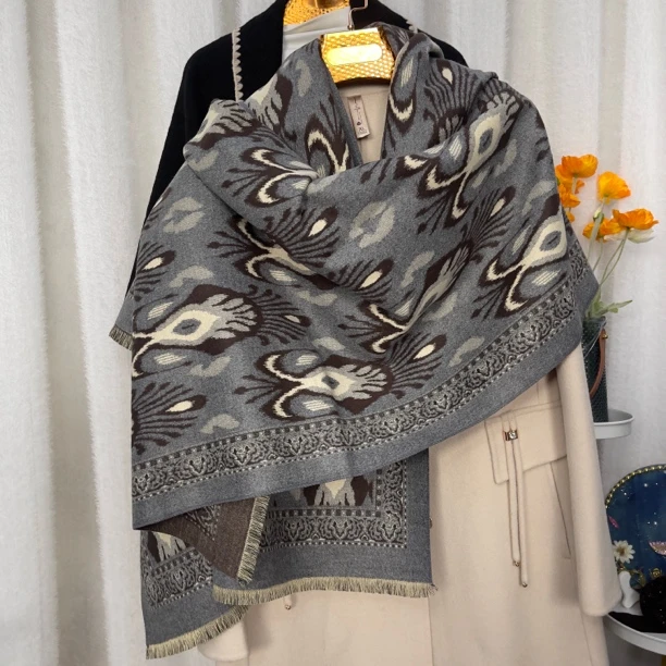 高端atlas民族风披肩围巾保暖防风百搭时尚围巾厚款黑灰atlas