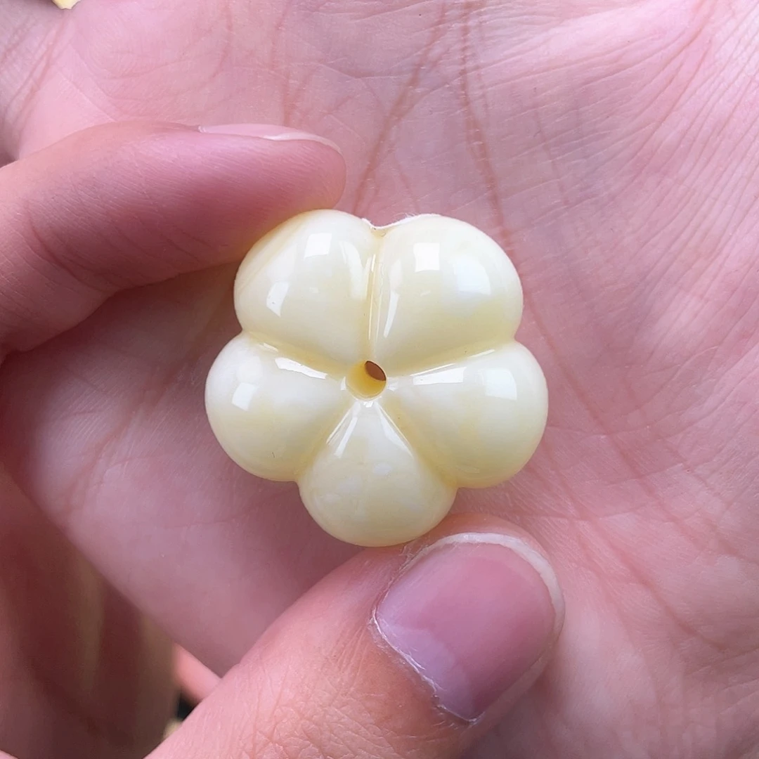 琥珀裸石未镶嵌蜜蜡