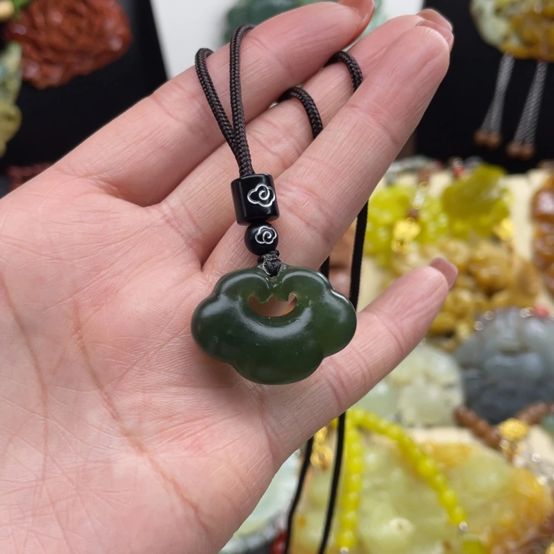 未镶嵌蛇纹石玉颈饰