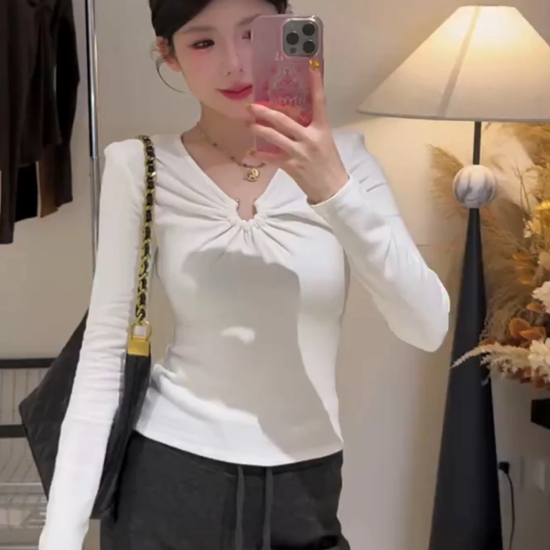 欧洲站十三行2025秋冬磨毛绒韩版设计感V领辣妹t恤女别致百搭上衣