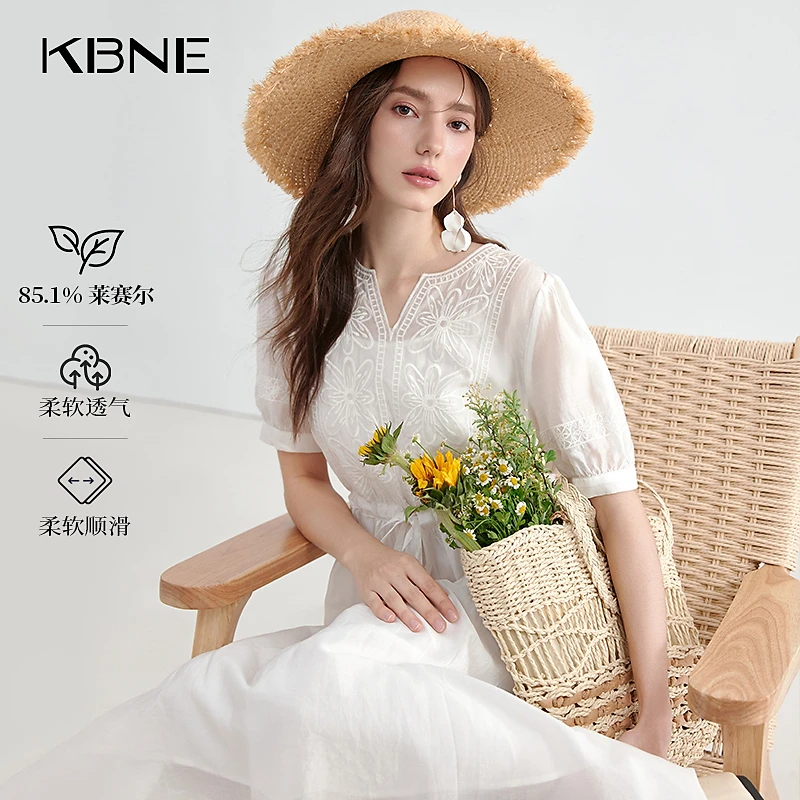 KBNE裙子女款爆款2025新款高级感气质蕾丝白色连衣裙海边度假裙子