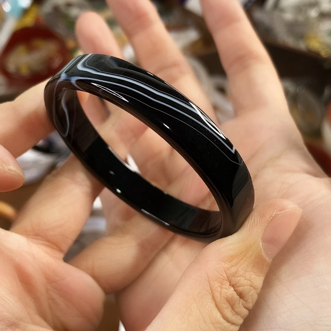 玛瑙/玉髓未镶嵌手镯0049。52.9圈。瑕