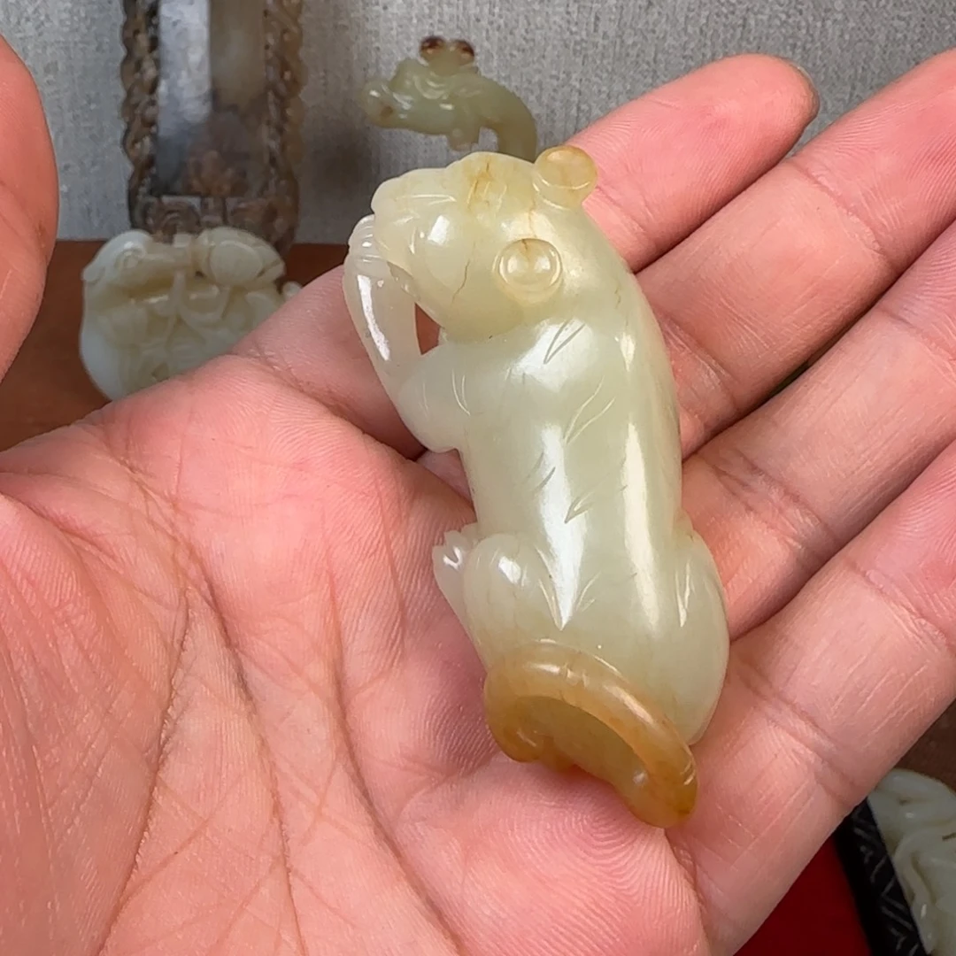 云***狼非常精美的脖挂件