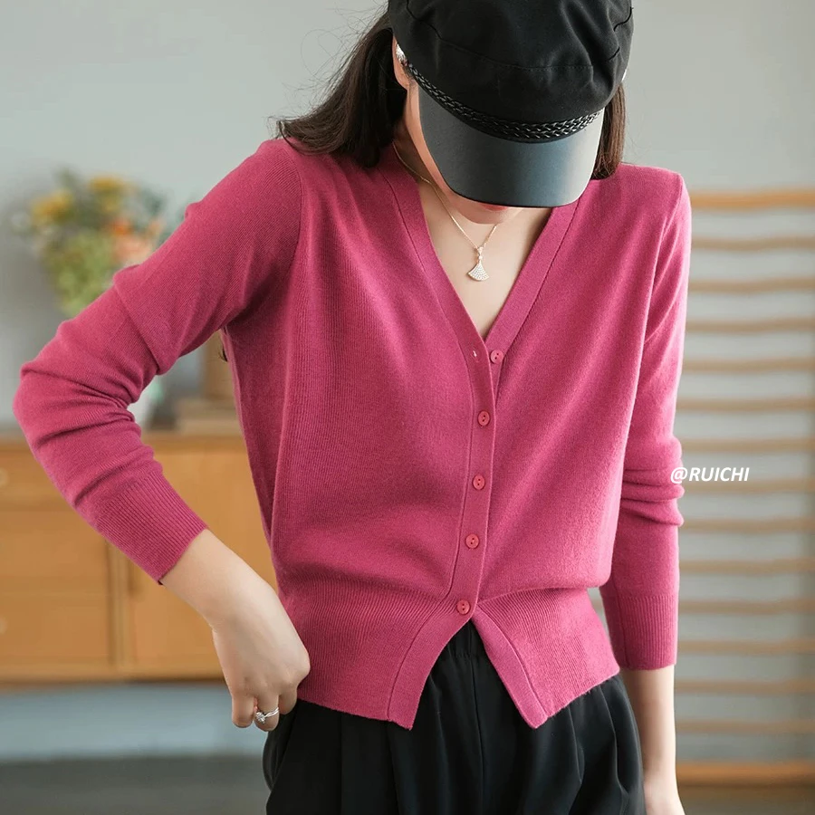 法式优雅风~通勤百搭2025秋款新款V领针织上衣纯色百搭时尚针织衫