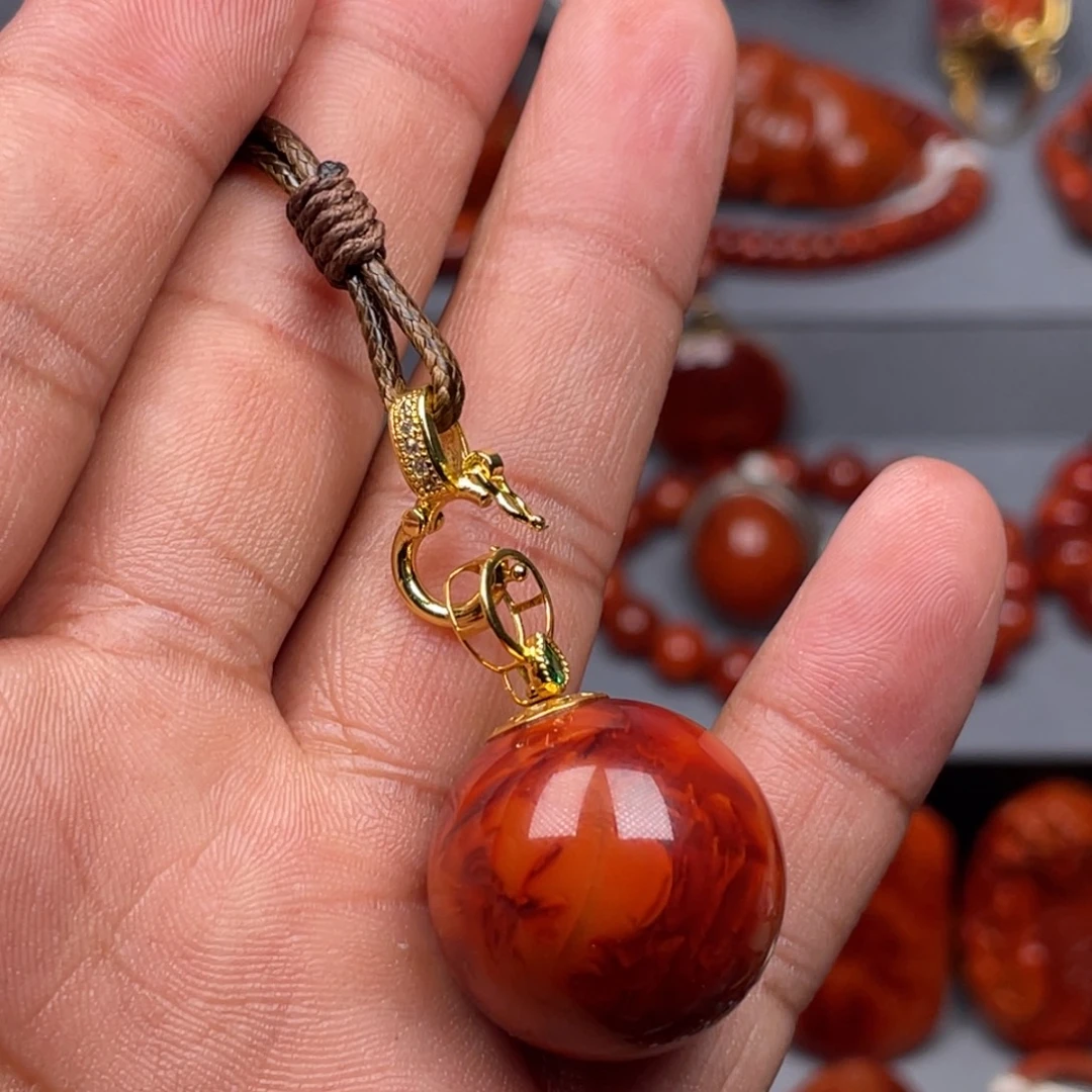 d***318K金镶嵌南红玛瑙珠宝奇石吊坠