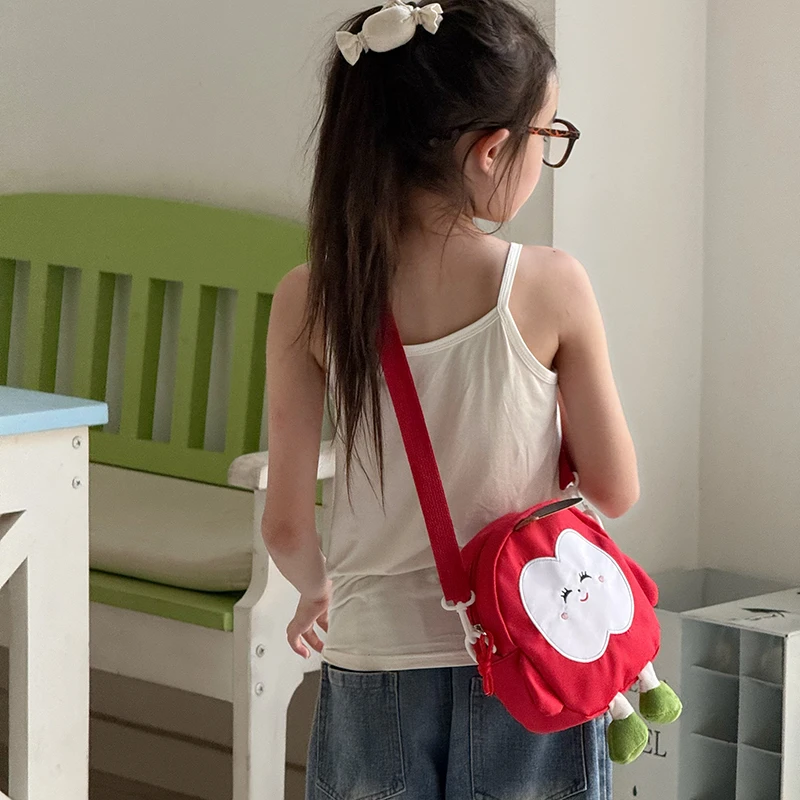 可爱儿童包2025新款洋气小女孩配饰包女童外出研学玩轻便帆布小包
