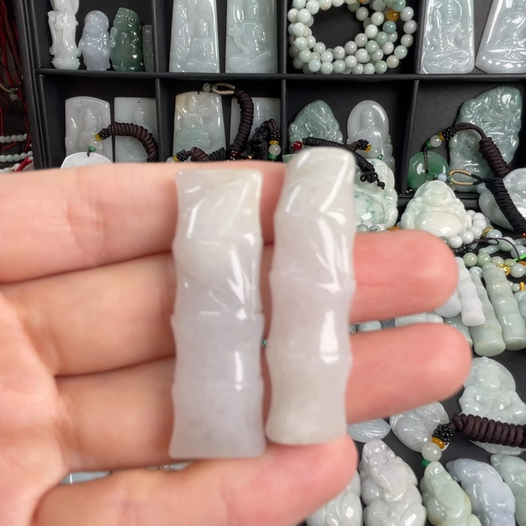 翡翠未镶嵌吊坠(不含链)微瑕