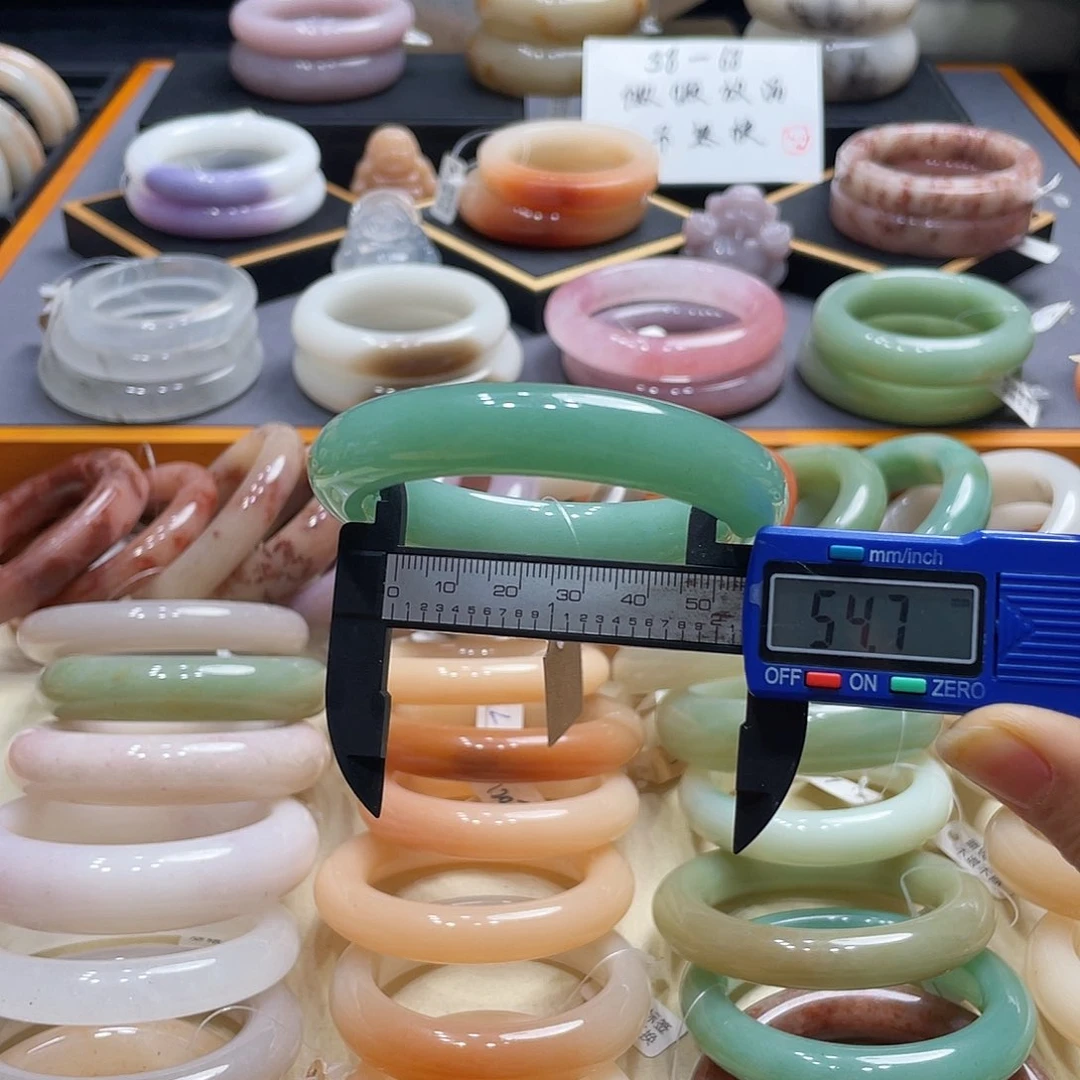未镶嵌手镯石英岩玉