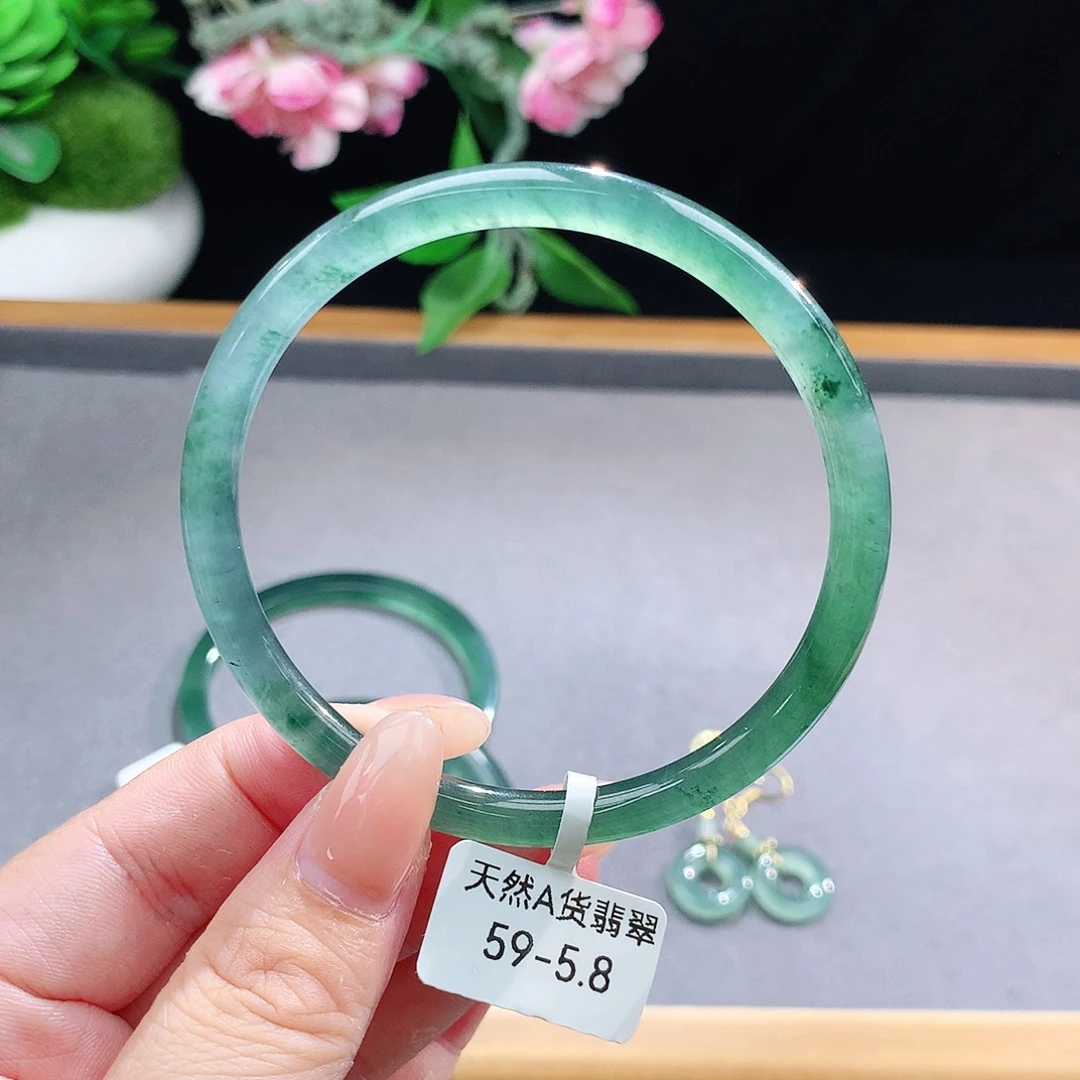 未镶嵌手镯（圆镯）翡翠