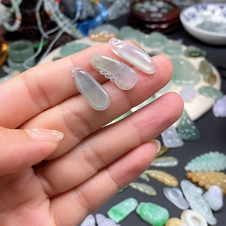吊坠(不含链)未镶嵌翡翠一个80