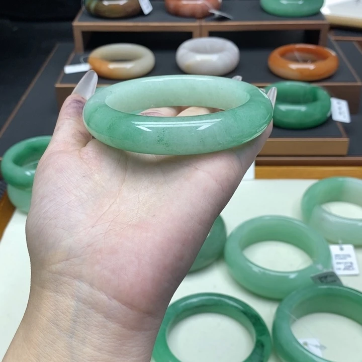 太***亮石英质玉未镶嵌佘太翠