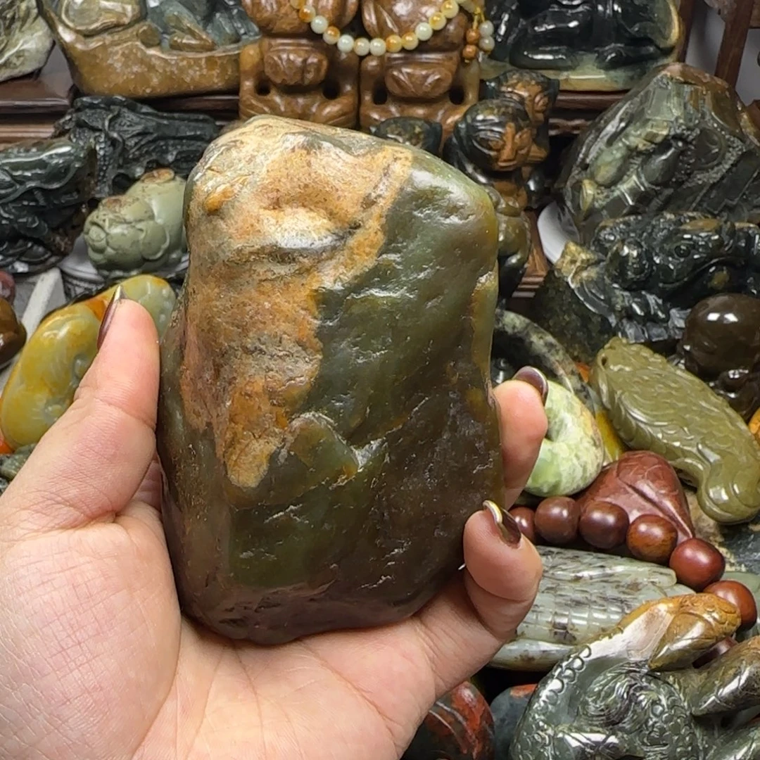未镶嵌透闪石质玉珠宝奇石