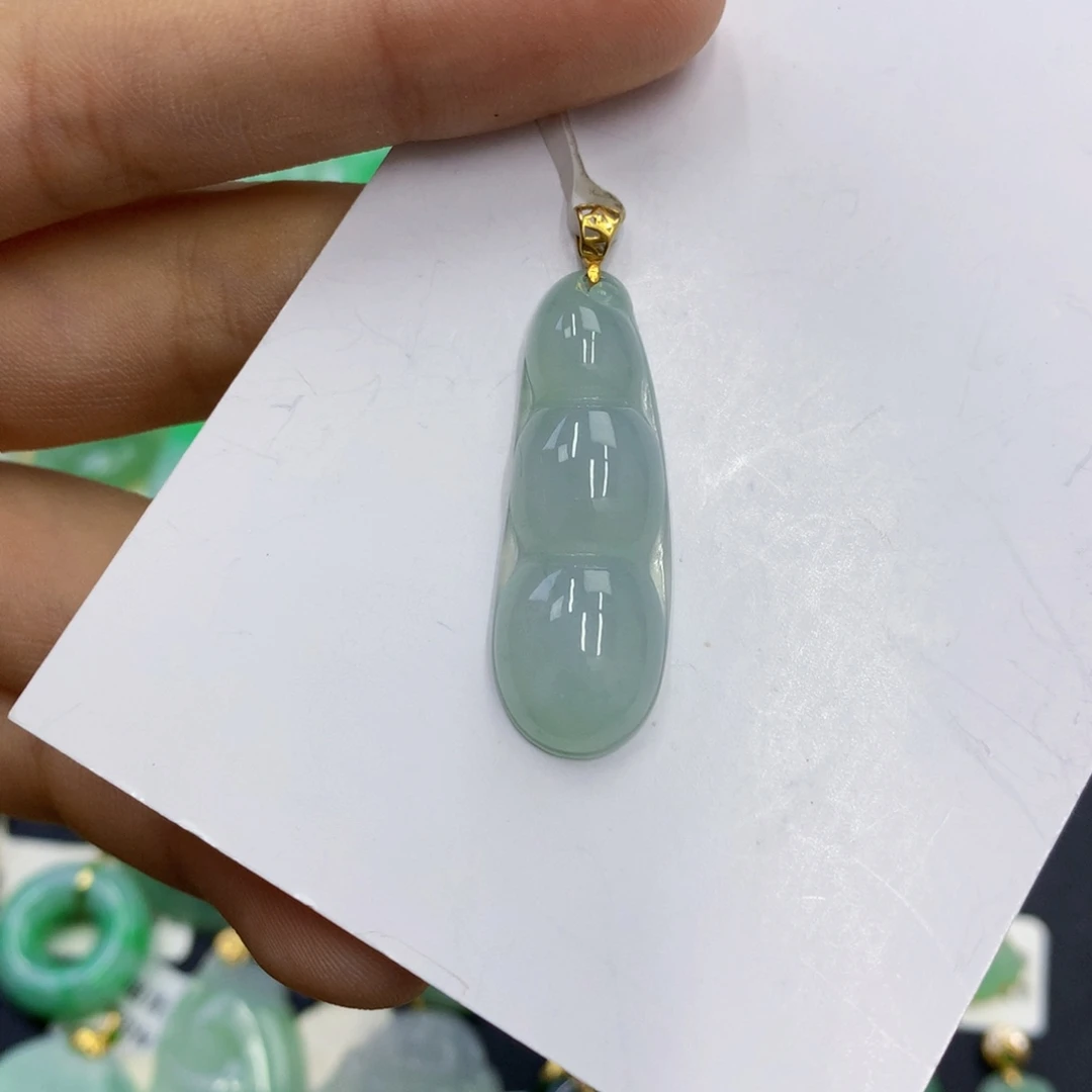 翡翠18K金镶嵌颈饰翡翠